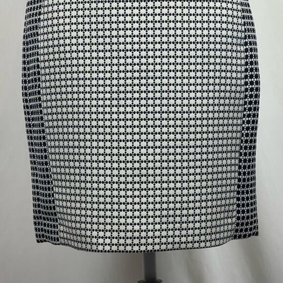 Banana Republic Black White Pencil Skirt Size 2P - Picture 3 of 12